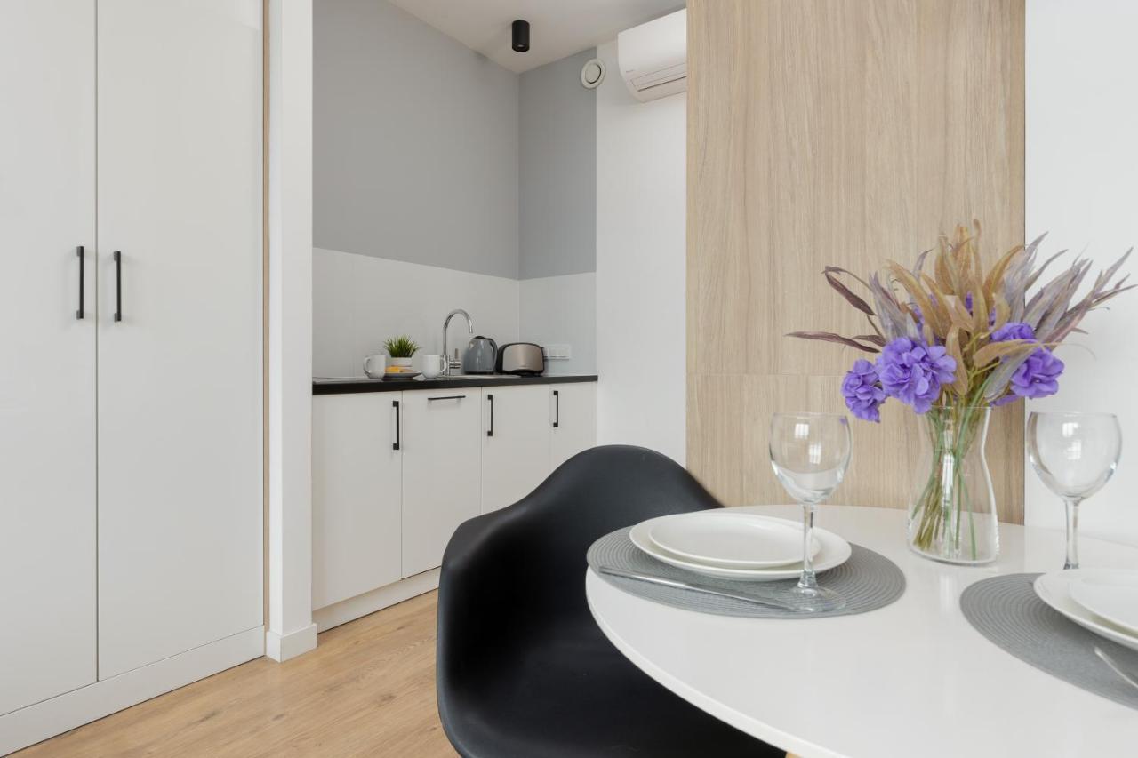 Wola Pet-Friendly Apartments With Ac Slawinska By Noclegi Renters Warsaw Exterior photo
